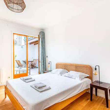 Beautiful Center With Terrace Apartment *