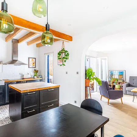 Beautiful Center With Terrace *