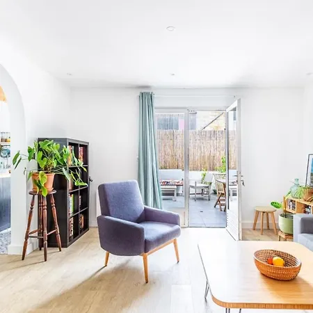Beautiful Center With Terrace Apartment *